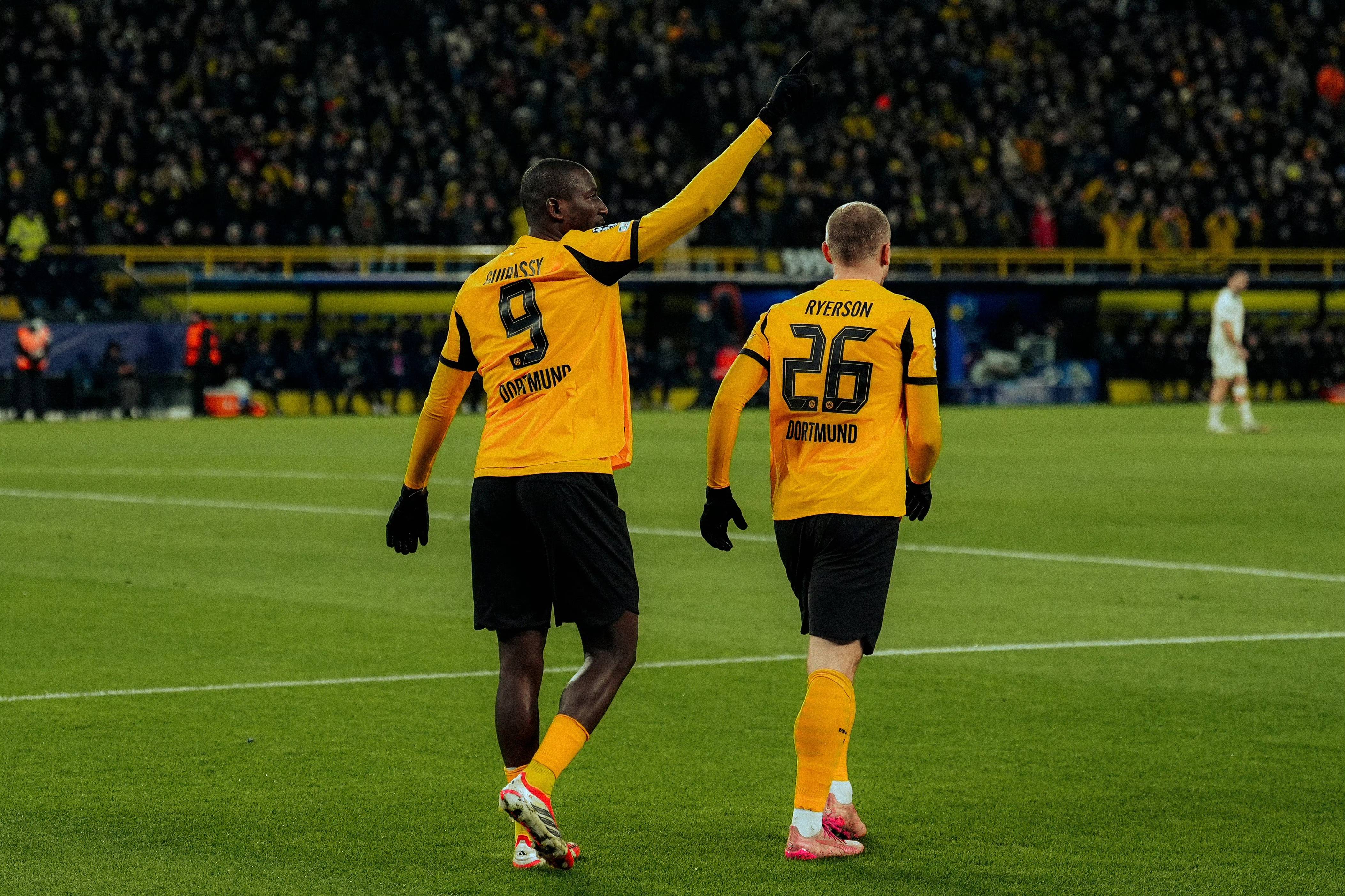 关于门兴格拉德巴赫清晨门线救险转折点多特蒙德内部沟通，网友：马德里竞技回应争议备战英超的信息