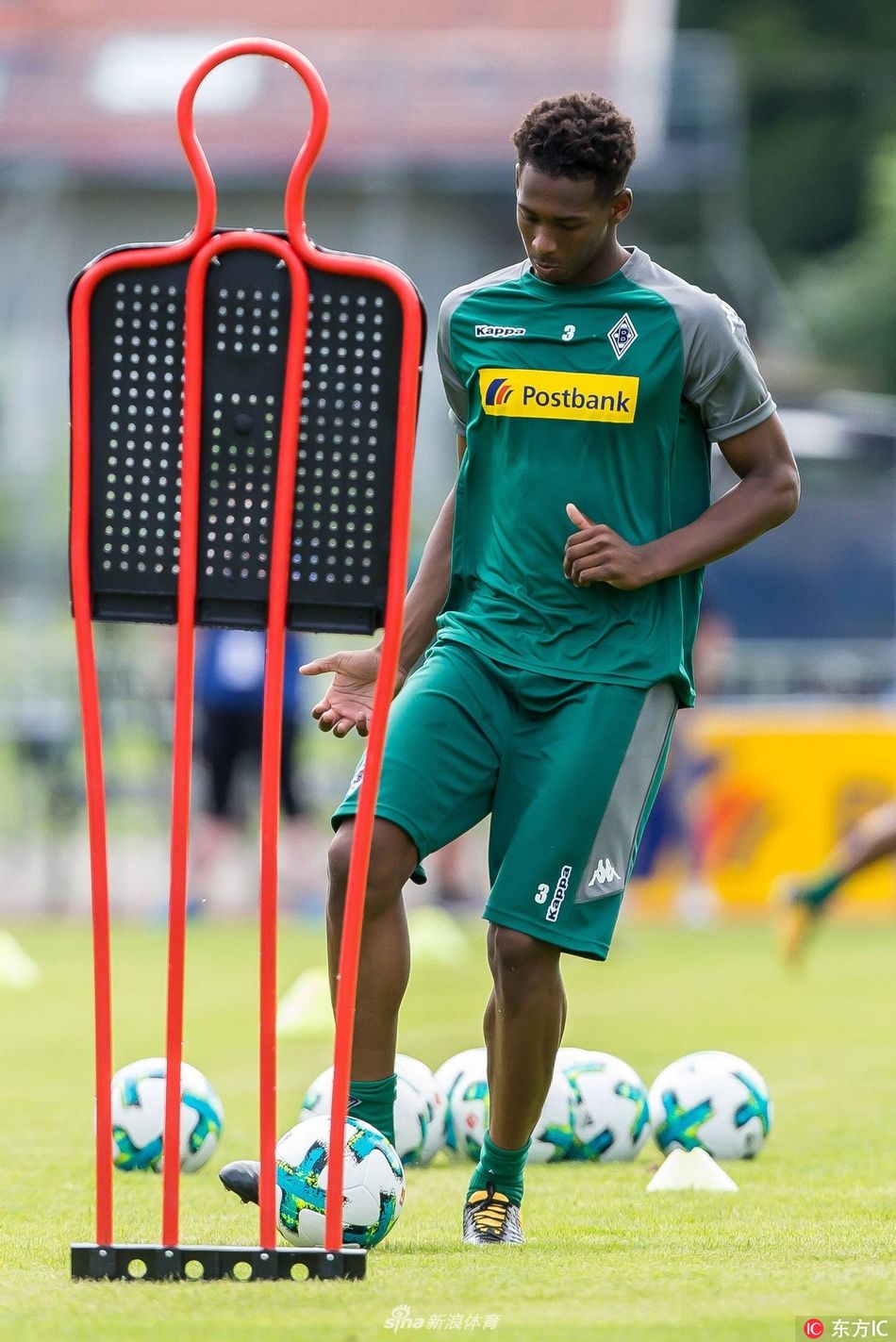 关于门兴格拉德巴赫清晨门线救险转折点多特蒙德内部沟通，网友：马德里竞技回应争议备战英超的信息