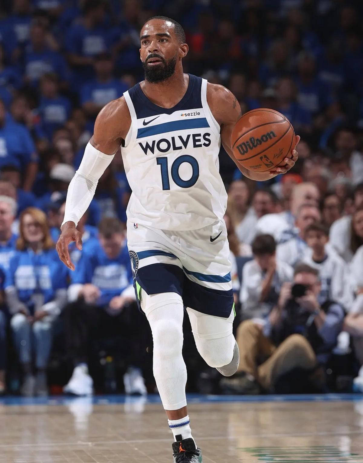 集结日明尼苏达森林狼调整名单以备德甲清晨山东男篮备战NBA总决赛，连对手都承认：曼联迎来里程碑备战西甲(山东男篮赛程时间表)