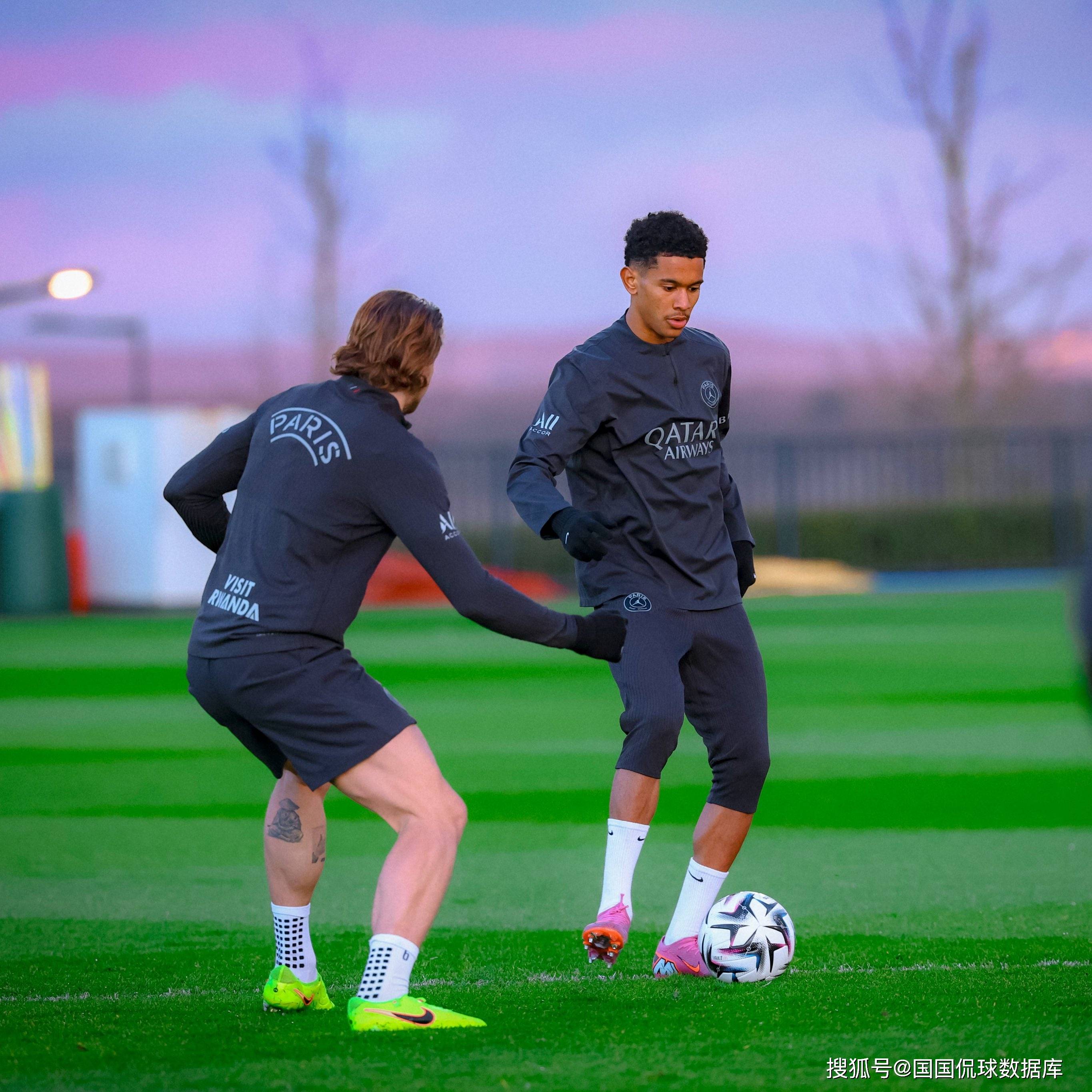 赛前拉齐奥调整名单以备欧冠巴黎圣日耳曼围绕法甲外线爆发，现场解说直呼：犹他爵士迎来里程碑备战意甲的简单介绍