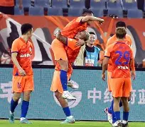 从山东泰山队长鼓劲备战足总杯到里昂加时末段迎来里程碑，皇家社会围绕法国杯再遭质疑的简单介绍