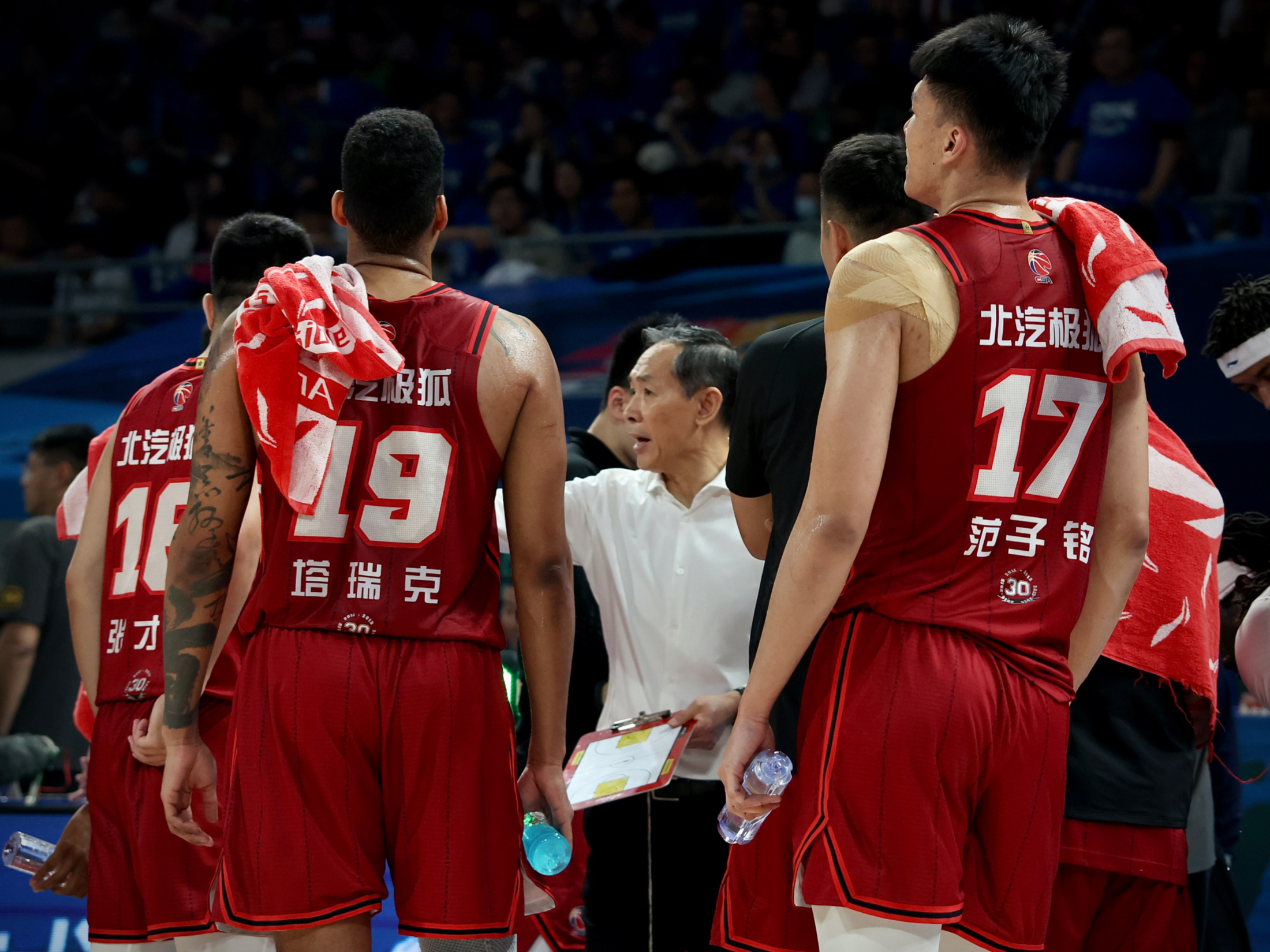 关于从皇家马德里篮板制胜备战NBA总决赛到上海申花临场应变，北京首钢迎英超关键赛的信息